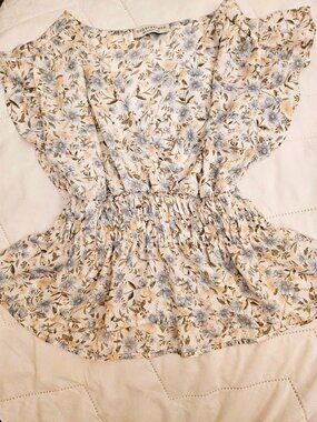 Paper Crane Brand Floral top Size Large